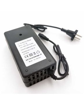 Caricabatterie monopattino 48V 2A Li-ION Connettore GX16 3 pin batterie litio